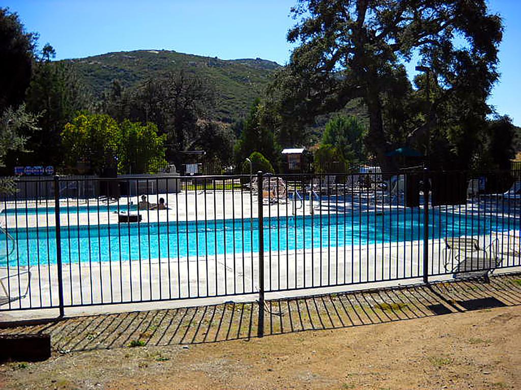 Oakzanita Springs Camping Resort Cottage 3 Descanso Buitenkant foto